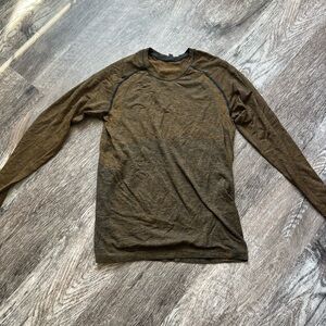 Men's lululemon top